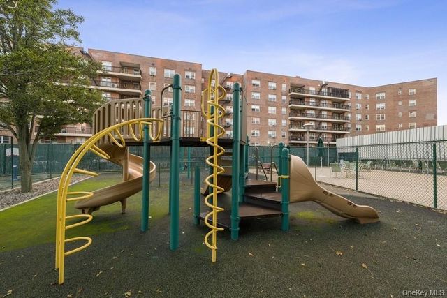 166-25 Powells Cove Boulevard 3F, Beechhurst, NY 11357