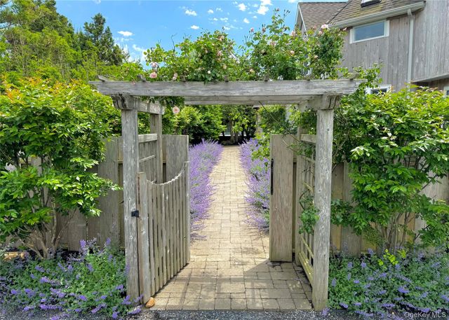 162 Dune Road, Quogue, NY 11959