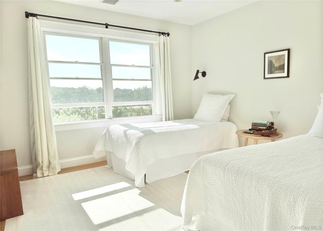162 Dune Road, Quogue, NY 11959