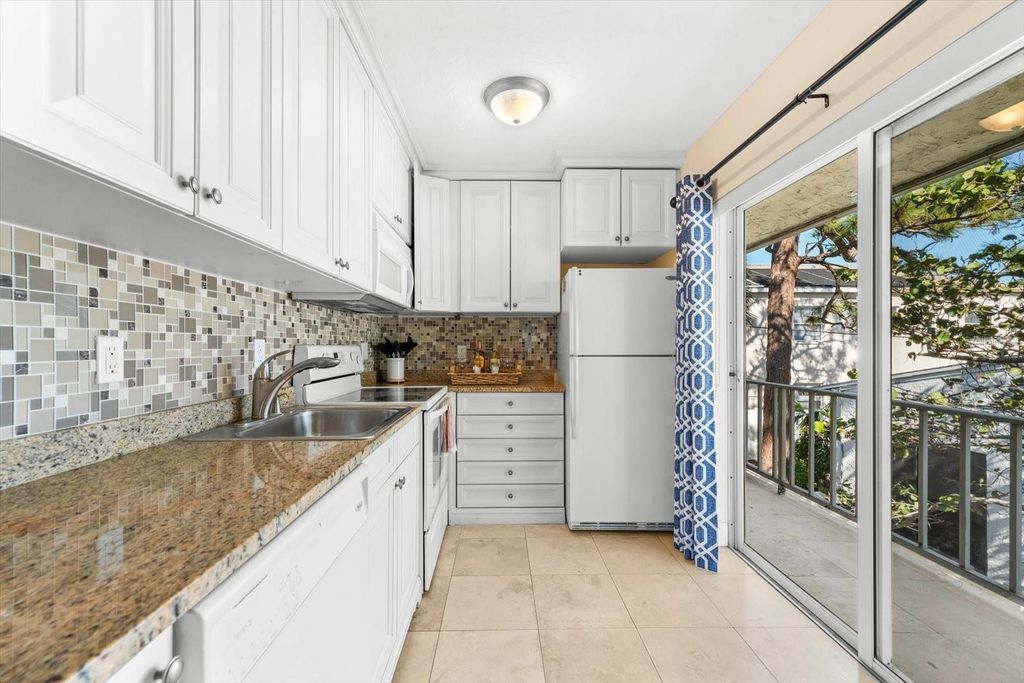 Image 28 of property listing at 6451 ELMWOOD AVENUE H, Sarasota, FL 34231
