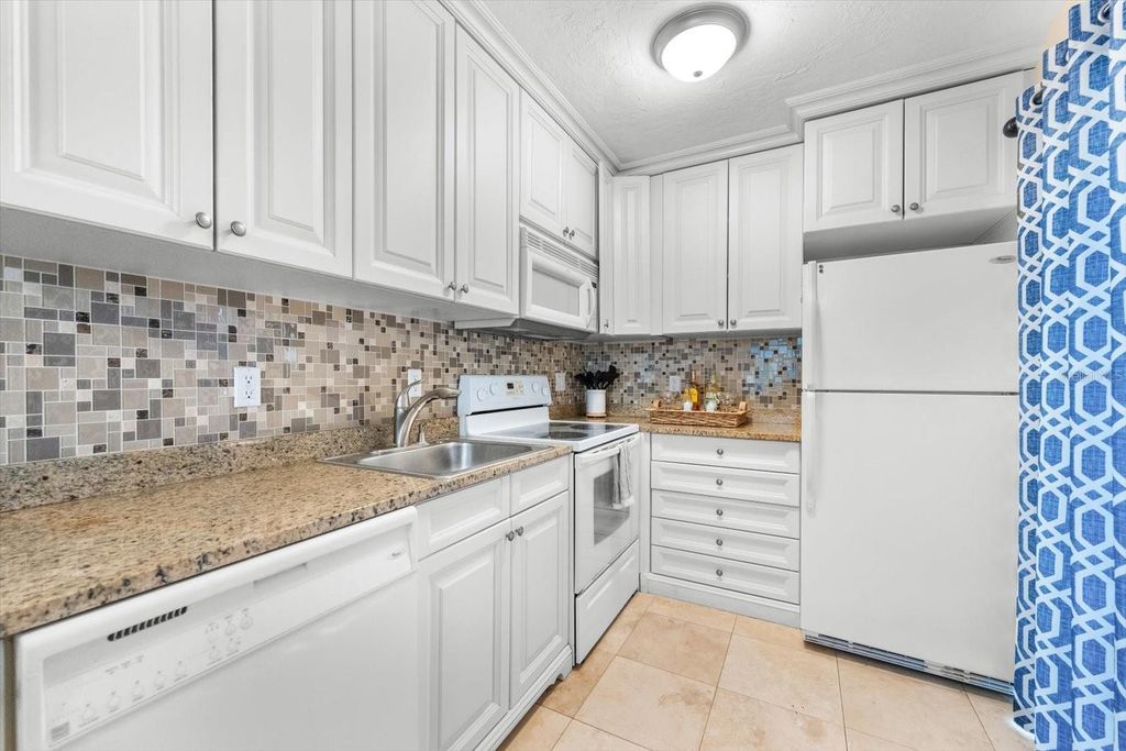 Image 30 of property listing at 6451 ELMWOOD AVENUE H, Sarasota, FL 34231