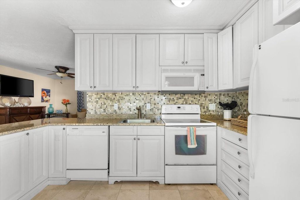 Image 31 of property listing at 6451 ELMWOOD AVENUE H, Sarasota, FL 34231