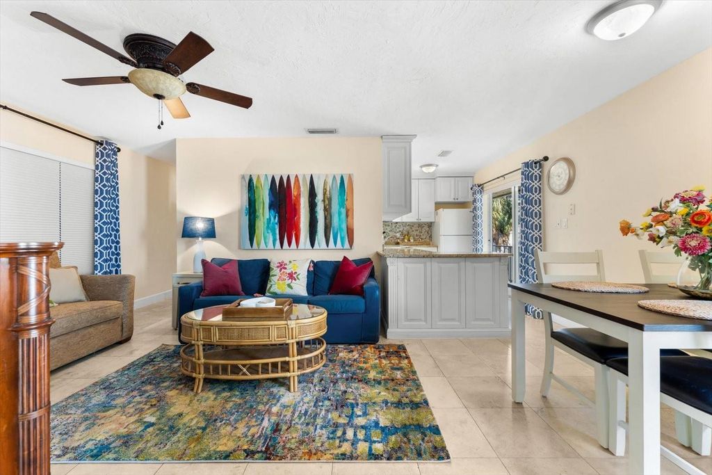 Image 5 of property listing at 6451 ELMWOOD AVENUE H, Sarasota, FL 34231