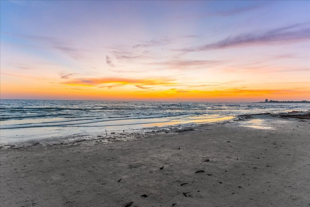 Image 94 of property listing at 6451 ELMWOOD AVENUE H, Sarasota, FL 34231