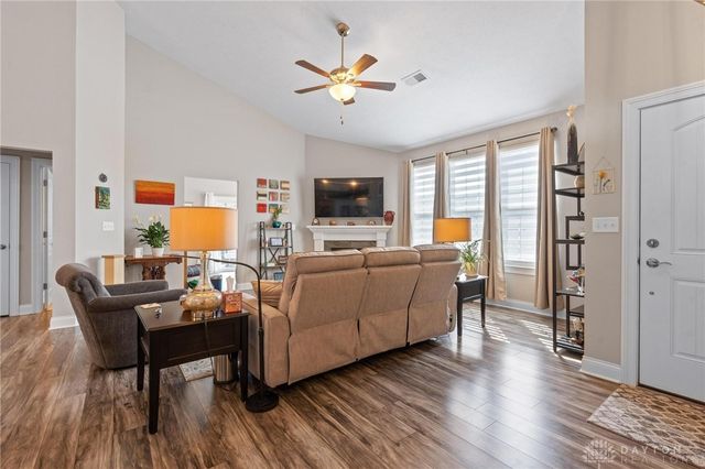 1235 Bourdeaux Way, Centerville, OH 45458