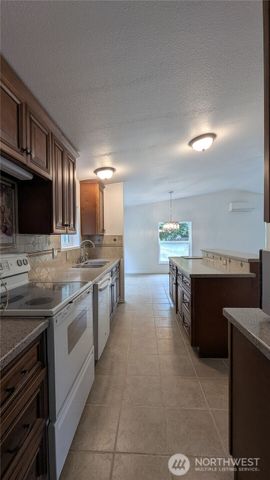 104 Sun Valley Drive, Chehalis, WA 98532