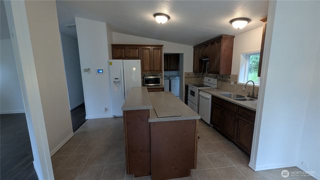 104 Sun Valley Drive, Chehalis, WA 98532