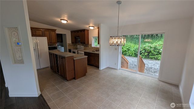 104 Sun Valley Drive, Chehalis, WA 98532