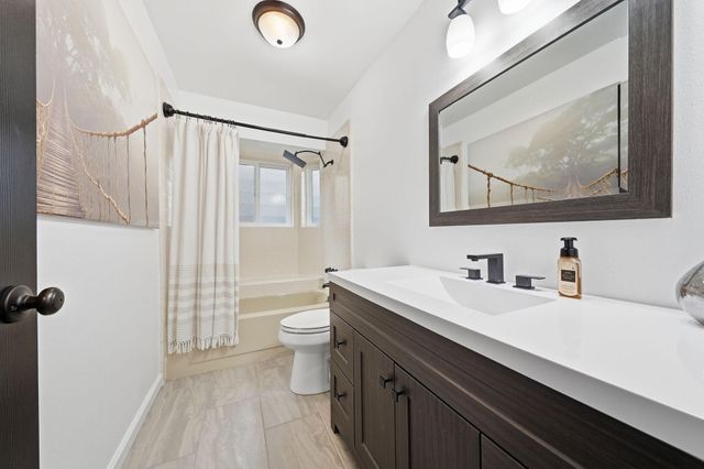 1692 Kildare Drive, Redding, CA 96001