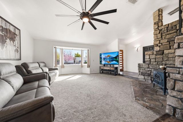 1692 Kildare Drive, Redding, CA 96001