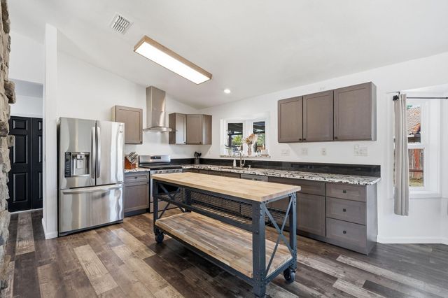 1692 Kildare Drive, Redding, CA 96001