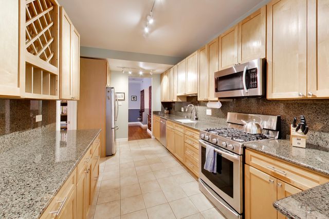 5637 N KENMORE Avenue 3, Chicago, IL 60660