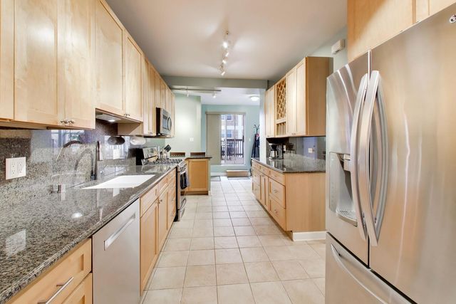 5637 N KENMORE Avenue 3, Chicago, IL 60660