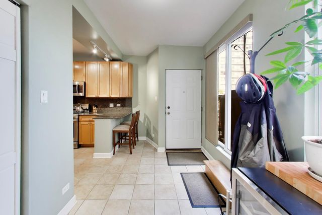 5637 N KENMORE Avenue 3, Chicago, IL 60660