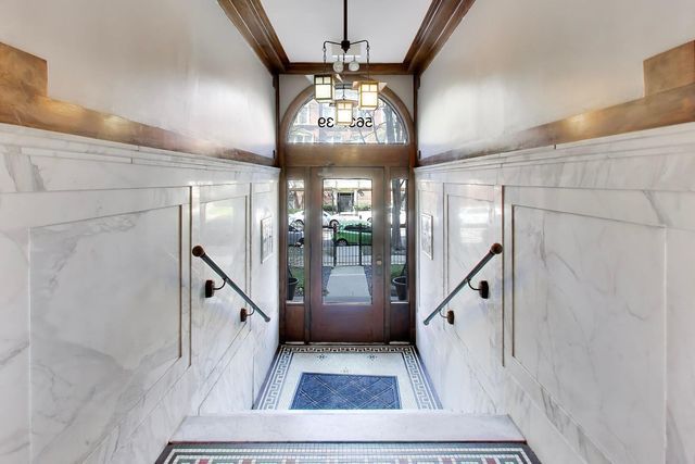 5637 N KENMORE Avenue 3, Chicago, IL 60660