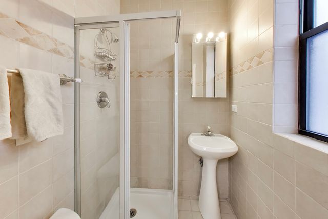 5637 N KENMORE Avenue 3, Chicago, IL 60660