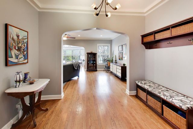 5637 N KENMORE Avenue 3, Chicago, IL 60660