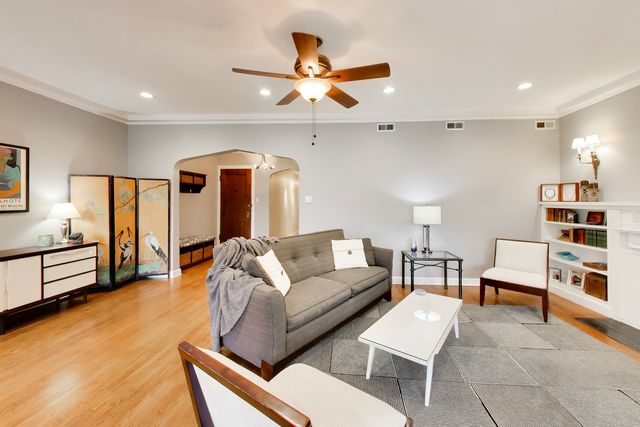 5637 N KENMORE Avenue 3, Chicago, IL 60660