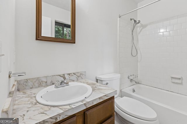 101 Valley Court, Stockbridge, GA 30281