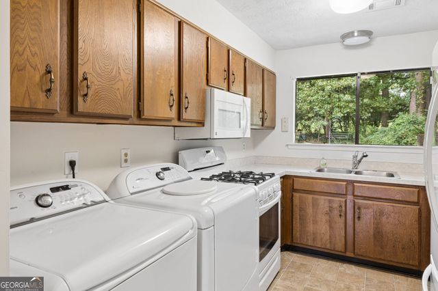 101 Valley Court, Stockbridge, GA 30281