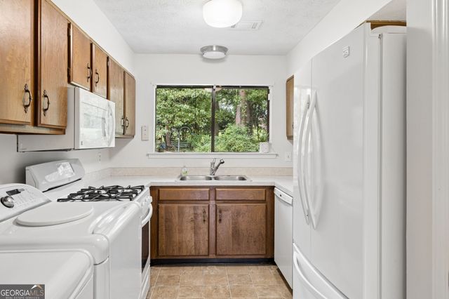 101 Valley Court, Stockbridge, GA 30281