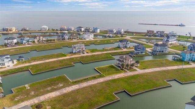 9 Ramrod, Hitchcock, TX 77563