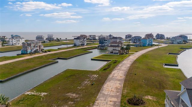 9 Ramrod, Hitchcock, TX 77563