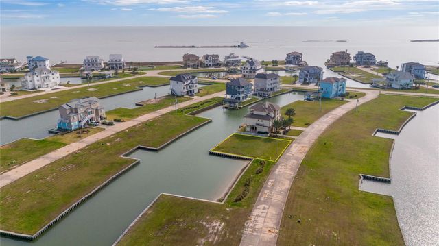 9 Ramrod, Hitchcock, TX 77563