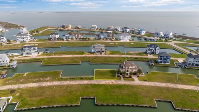 9 Ramrod, Hitchcock, TX 77563