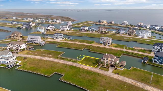 9 Ramrod, Hitchcock, TX 77563