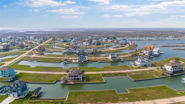 9 Ramrod, Hitchcock, TX 77563