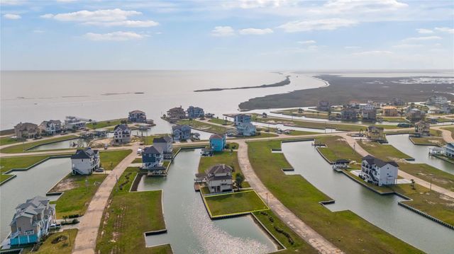 9 Ramrod, Hitchcock, TX 77563