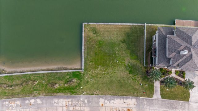 9 Ramrod, Hitchcock, TX 77563