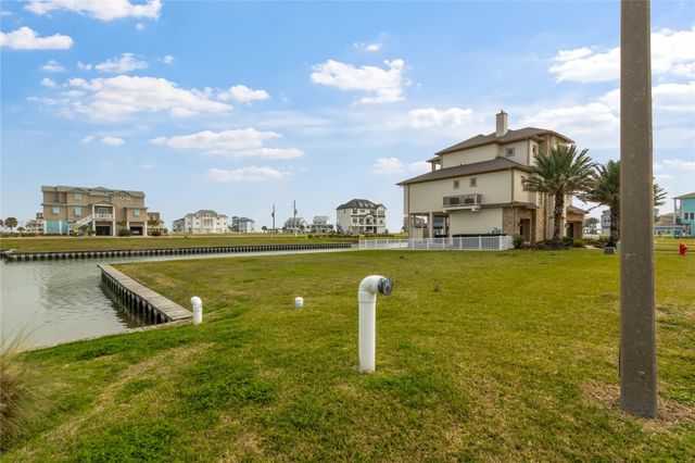 9 Ramrod, Hitchcock, TX 77563