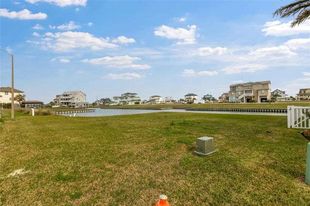 9 Ramrod, Hitchcock, TX 77563