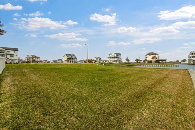 9 Ramrod, Hitchcock, TX 77563