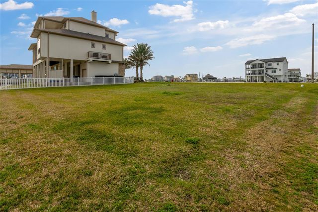 9 Ramrod, Hitchcock, TX 77563