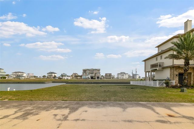 9 Ramrod, Hitchcock, TX 77563