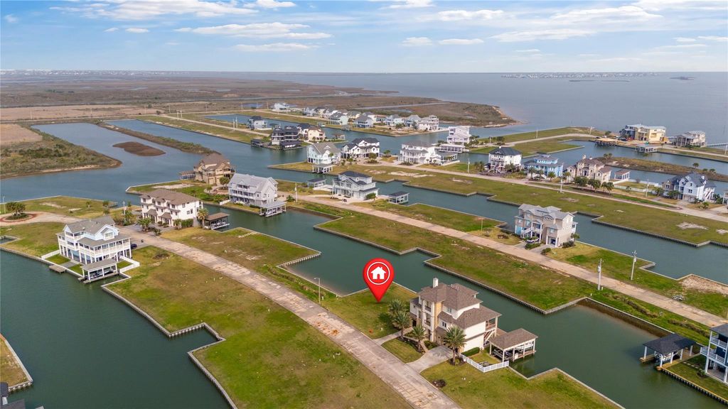 9 Ramrod, Hitchcock, TX 77563