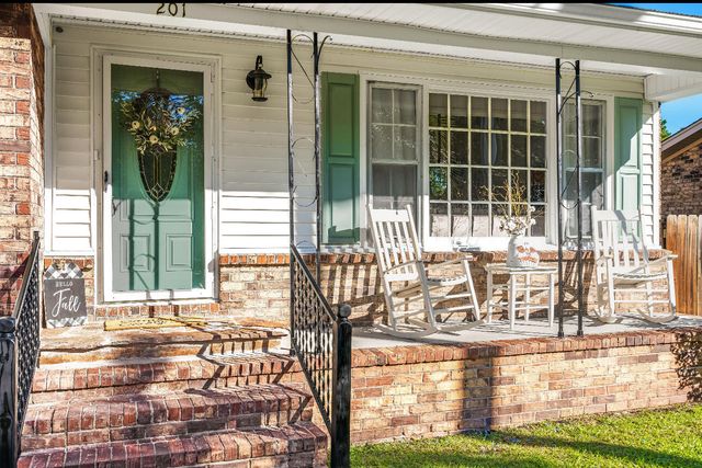 201 Pinewood Drive, Summerville, SC 29483