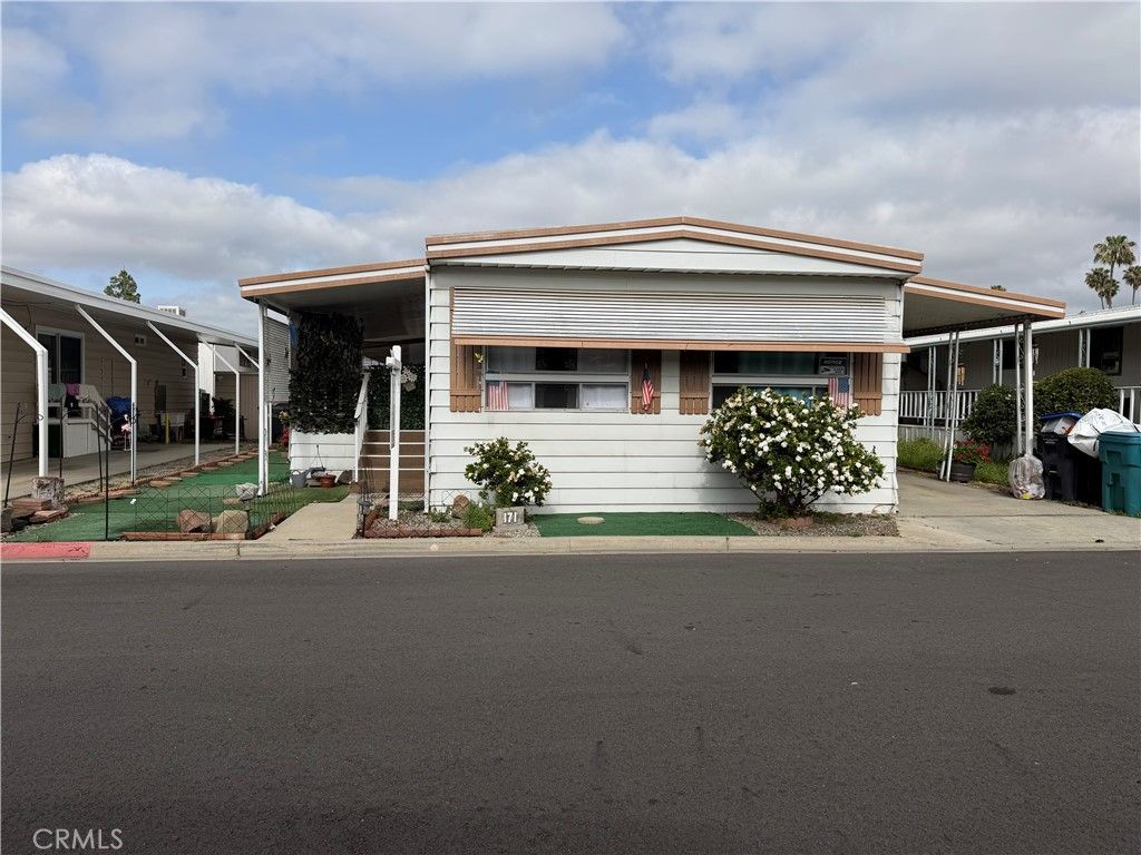 2755 SW Arrow Hwy 171, La Verne, CA 91750