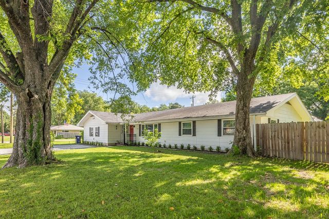 203 S Neal Street, Prairie Grove, AR 72753