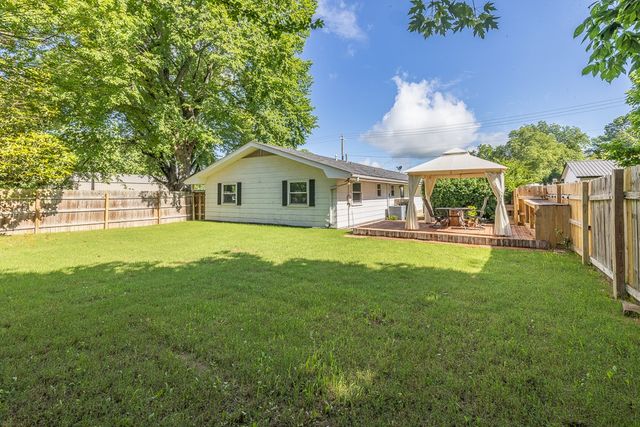 203 S Neal Street, Prairie Grove, AR 72753