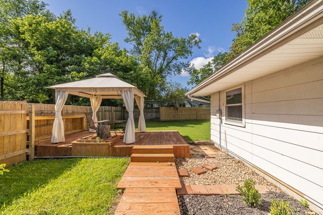 203 S Neal Street, Prairie Grove, AR 72753