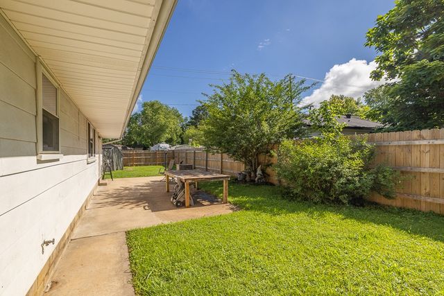 203 S Neal Street, Prairie Grove, AR 72753