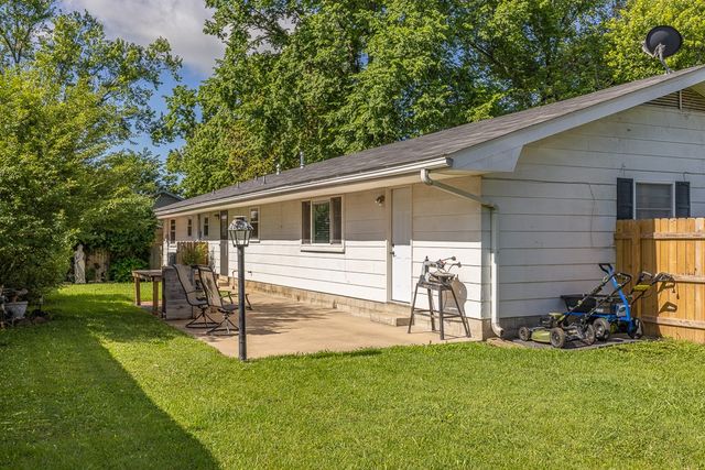 203 S Neal Street, Prairie Grove, AR 72753