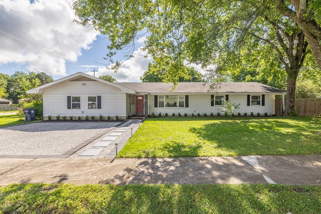 203 S Neal Street, Prairie Grove, AR 72753