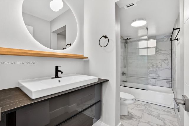 401 SE 10th St B207, Dania Beach, FL 33004