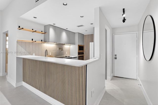 401 SE 10th St B207, Dania Beach, FL 33004