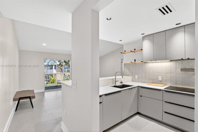 401 SE 10th St B207, Dania Beach, FL 33004